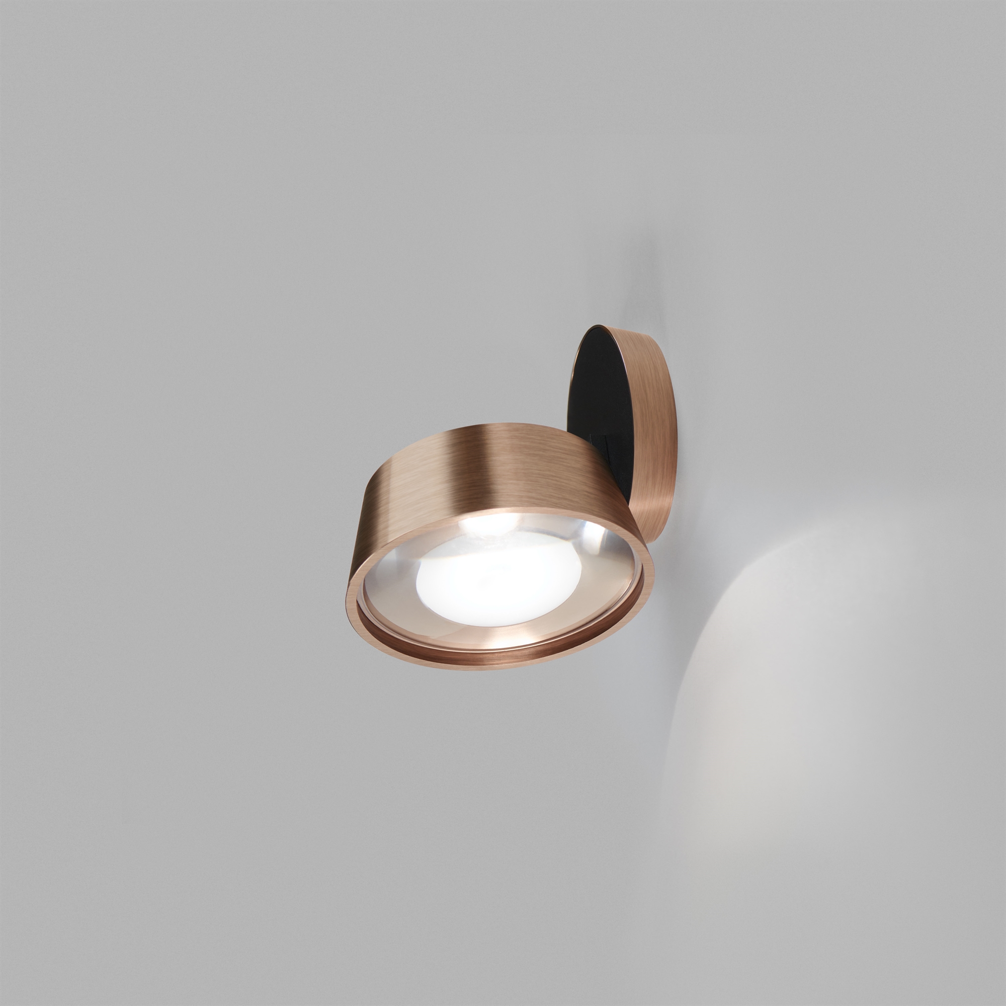 VANTAGE-1_Rose-Gold_Angle-2_270692_web-p